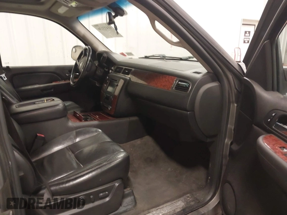 2007 Chevrolet Suburban LTZ with VIN 1GNFK16397J255558, listed as a IAAI auction lot 41804073 with 176,503 mi miles and . Bid and sale history available at DreamBid. Image 5.