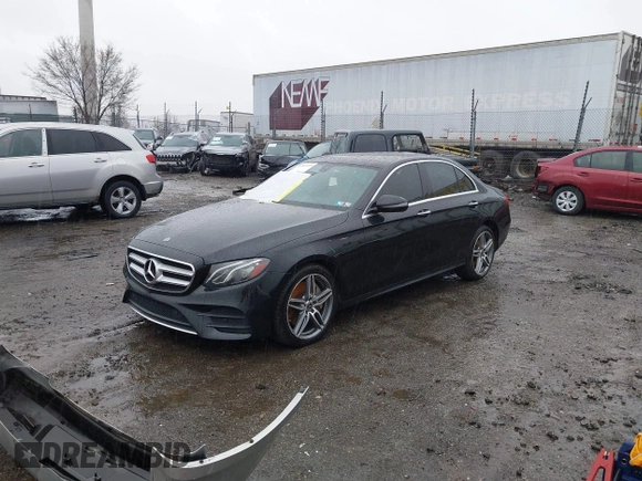 2018 Mercedes-Benz E with VIN WDDZF4KB5JA352116, listed as a IAAI auction lot 41863109 with 71,039 mi miles. Bid and sale history available at carsss.com. Image 2.