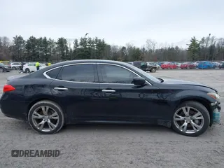 2013 Infiniti M z VIN JN1BY1AR9DM600490, wystawiony jako IAAI lot #41248655 z przebiegiem 125 167 mil mil oraz . Historia ofert i sprzedaży dostępna na DreamBid. Obrazek 13.