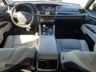 2015 Lexus LS 460 z VIN JTHBL5EF3F5137129, wystawiony jako Copart lot #54654675 z przebiegiem 62 489 mil mil oraz Szkoda całkowita • Salvage title. Historia ofert i sprzedaży dostępna na DreamBid. Obrazek 8.
