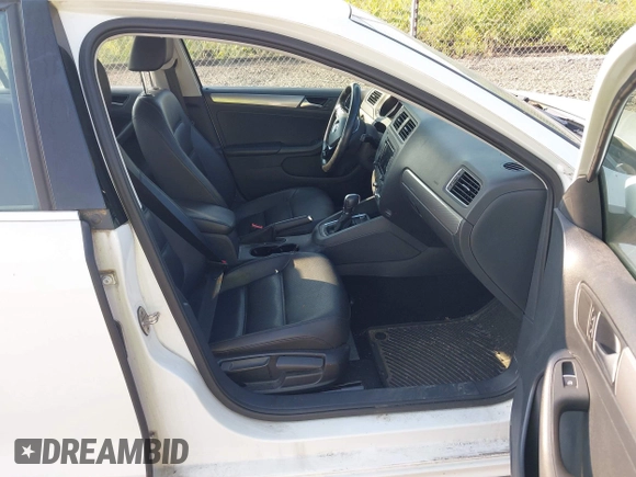 2015 Volkswagen Jetta SE с VIN 3VWD17AJ4FM312923, выставлен на аукционе IAAI как лот 42653648 с пробегом 85 978 миль миль и . История ставок и продаж доступна на DreamBid. Изображение 5.