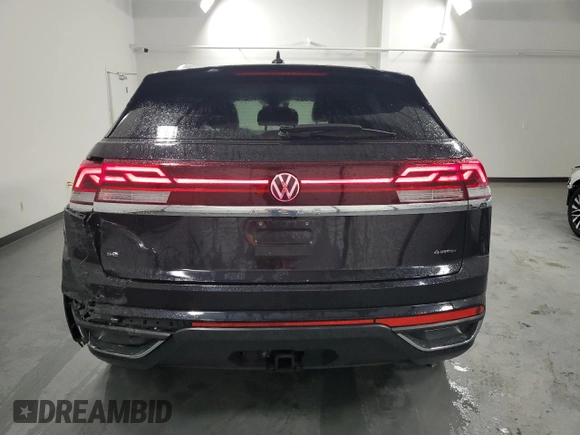 2024 Volkswagen Atlas SE with VIN 1V2HE2CA2RC231772, listed as a Copart auction lot 58084705 with 61,694 mi miles and Clean title. Bid and sale history available at DreamBid. Image 6.