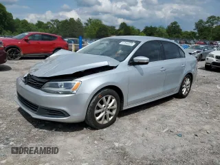 2014 Volkswagen Jetta SE z VIN 3VWD17AJ8EM253129, wystawiony jako Copart lot #57044325 z przebiegiem 122 059 mil mil oraz Czysty tytuł • Clean title. Historia ofert i sprzedaży dostępna na DreamBid. Obrazek 1.
