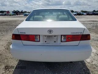 2001 Toyota Camry CE z VIN 4T1BG22KX1U795496, wystawiony jako Copart lot #59259765 z przebiegiem 87 713 mil mil oraz Czysty tytuł • Clean title. Historia ofert i sprzedaży dostępna na DreamBid. Obrazek 6.