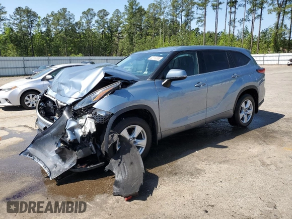 2022 Toyota Highlander LE z VIN 5TDBZRBH2NS207659, wystawiony jako Copart lot #52113385 z przebiegiem 31 700 mil mil oraz Szkoda całkowita • Salvage title. Historia ofert i sprzedaży dostępna na DreamBid. Obrazek 1.