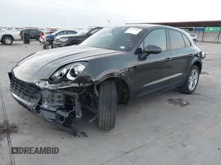 2018 Porsche Macan with VIN WP1AA2A53JLB05430, listed as a IAAI auction lot 41575202 with 65,834 mi miles. Bid and sale history available at carsss.com. Image 18.