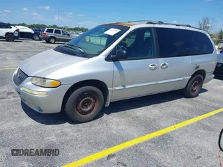 2000 Chrysler Town & Country LX с VIN 1C4GP44G2YB633690, выставлен на аукционе IAAI как лот 42025934 с пробегом Не указан миль и . История ставок и продаж доступна на DreamBid. Изображение 2.