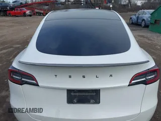 2021 Tesla Model Y Performance with VIN 5YJYGDEF1MF262930, listed as a IAAI auction lot 41606321 with 28,882 mi miles and . Bid and sale history available at DreamBid. Image 16.