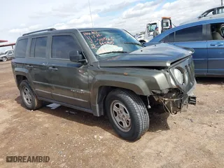 2015 Jeep Patriot Sport with VIN 1C4NJPBA3FD388263, listed as a IAAI auction lot 41813402 with 178,975 mi miles. Bid and sale history available at carsss.com. Image 1.