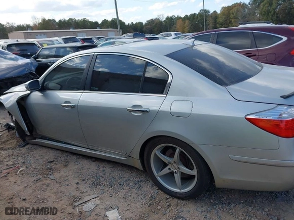 2011 Hyundai Genesis with VIN KMHGC4DF1BU141310, listed as a IAAI auction lot 40743548 with 211,270 mi miles. Bid and sale history available at carsss.com. Image 14.