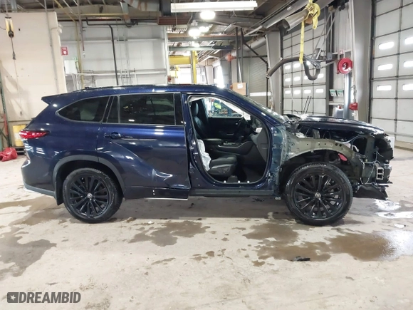 2023 Toyota Highlander L with VIN 5TDKDRBH5PS513594, listed as a IAAI auction lot 41567545 with 31,017 mi miles. Bid and sale history available at carsss.com. Image 14.