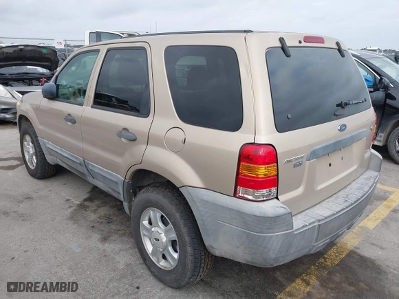 2007 Ford Escape XLT with VIN 1FMYU03157KB25095, listed as a IAAI auction lot 41501314 with 131,738 mi miles. Bid and sale history available at carsss.com. Image 3.