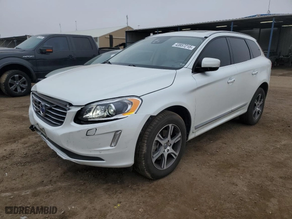 2015 Volvo XC60 T6 Platinum with VIN YV4902RMXF2721719, listed as a Copart auction lot 43857215 with 44,579 mi miles and Clean Title. Bid and sale history available at carsss.com. Image 1.