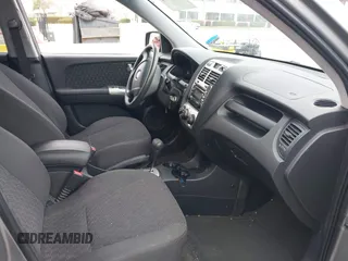 2006 Kia Sportage LX with VIN KNDJF723867199186, listed as a IAAI auction lot 41491243 with 120,049 mi miles and . Bid and sale history available at carsss.com. Image 5.