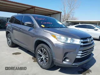 2019 Toyota Highlander LE with VIN 5TDZZRFH9KS368076, listed as a IAAI auction lot 41881975 with 82,797 mi miles and . Bid and sale history available at DreamBid. Image 1.