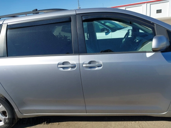 2012 Toyota Sienna LE AAS with VIN 5TDKK3DC5CS269377, listed as a IAAI auction lot 41828866 with 1 mi miles. Bid and sale history available at carsss.com. Image 13.