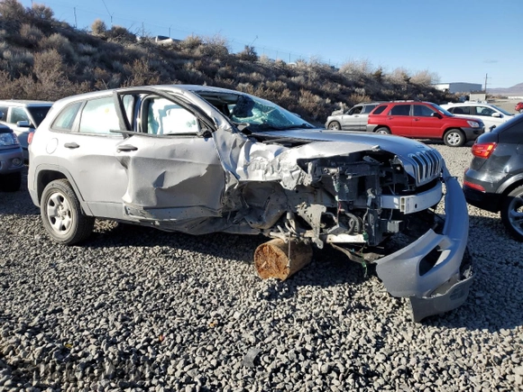 2015 Jeep Cherokee Sport z VIN 1C4PJMAB8FW776627, wystawiony jako Copart lot #47873235 z przebiegiem Nie podano mil oraz Szkoda całkowita • Salvage title. Historia ofert i sprzedaży dostępna na DreamBid. Obrazek 4.