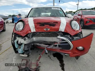 2015 MINI Hardtop 4 Door S z VIN WMWXU3C54F2B57314, wystawiony jako Copart lot #56327705 z przebiegiem 89 986 mil mil oraz Szkody całkowita. Historia ofert i sprzedaży dostępna na DreamBid. Obrazek 5.