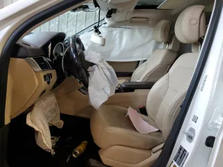 2017 Mercedes-Benz GLS 450 z VIN 4JGDF6EE2HA875119, wystawiony jako Copart lot #57254555 z przebiegiem 131 617 mil mil oraz Szkoda całkowita • Salvage title. Historia ofert i sprzedaży dostępna na DreamBid. Obrazek 7.