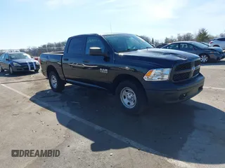 2018 Ram 1500 Express z VIN 1C6RR7KG1JS106180, wystawiony jako IAAI lot #41762833 z przebiegiem 86 530 mil mil oraz . Historia ofert i sprzedaży dostępna na DreamBid. Obrazek 1.