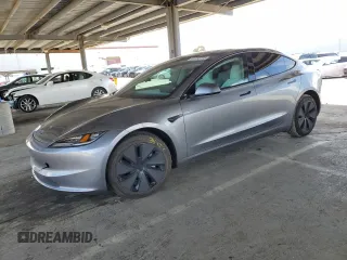 2025 Tesla Model 3 Long Range z VIN 5YJ3E1EA5SF920183, wystawiony jako Copart lot #51593705 z przebiegiem 2 224 mil mil oraz Szkoda całkowita • Salvage title. Historia ofert i sprzedaży dostępna na DreamBid. Obrazek 1.
