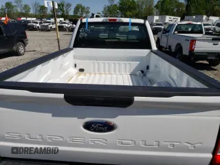 2024 Ford F-250 XL z VIN 1FTBF2BAXRED42774, wystawiony jako Copart lot #52189435 z przebiegiem Nie podano mil oraz Szkody całkowita. Historia ofert i sprzedaży dostępna na DreamBid. Obrazek 10.