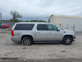 2008 Cadillac Escalade ESV with VIN 1GYFK66858R153981, listed as a IAAI auction lot 41667680 with 265,169 mi miles. Bid and sale history available at carsss.com. Image 13.