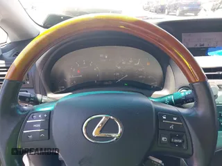 2010 Lexus RX 350 z VIN JTJZK1BA1A2001710, wystawiony jako IAAI lot #42620752 z przebiegiem 138 630 mil mil oraz . Historia ofert i sprzedaży dostępna na DreamBid. Obrazek 7.