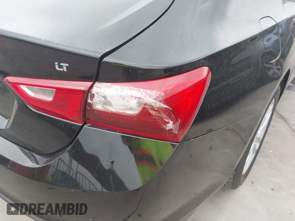 2018 Chevrolet Malibu LT z VIN 1G1ZD5ST9JF247136, wystawiony jako IAAI lot #41953151 z przebiegiem 161 007 mil mil oraz . Historia ofert i sprzedaży dostępna na DreamBid. Obrazek 19.