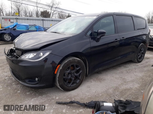 2019 Chrysler Pacifica Touring Plus z VIN 2C4RC1FG8KR706179, wystawiony jako Copart lot #44922065 z przebiegiem 66 083 mil mil oraz Szkoda całkowita • Salvage title. Historia ofert i sprzedaży dostępna na DreamBid. Obrazek 1.