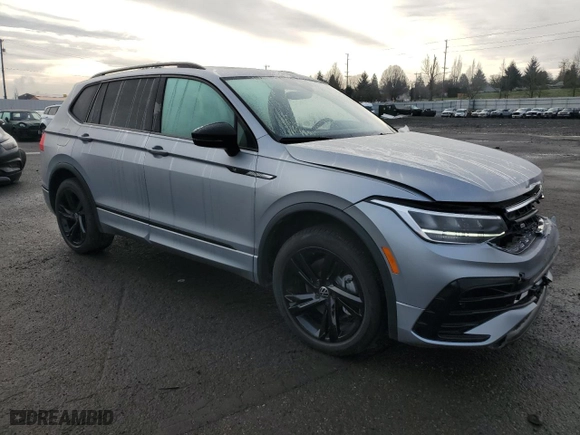 2024 Volkswagen Tiguan SE R-Line Black with VIN 3VV8B7AX4RM058996, listed as a Copart auction lot 45897525 with 9,956 mi miles and Salvage Title. Bid and sale history available at carsss.com. Image 4.