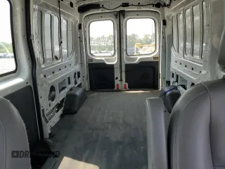 2015 Ford Transit Cargo z VIN 1FTNR2CM2FKA11665, wystawiony jako Copart lot #59688815 z przebiegiem 80 355 mil mil oraz Czysty tytuł • Clean title. Historia ofert i sprzedaży dostępna na DreamBid. Obrazek 10.