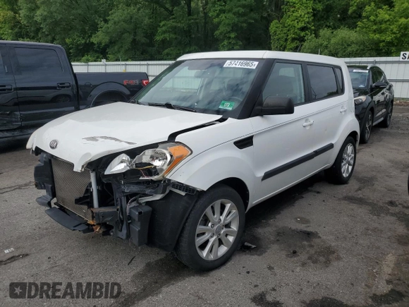 2013 Kia Soul + z VIN KNDJT2A69D7550983, wystawiony jako Copart lot #57416965 z przebiegiem 112 304 mil mil oraz Szkoda całkowita • Salvage title. Historia ofert i sprzedaży dostępna na DreamBid. Obrazek 1.