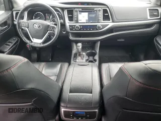 2019 Toyota Highlander SE with VIN 5TDJZRFH3KS975667, listed as a Copart auction lot 62555355 with 40,912 mi miles and Salvage title. Bid and sale history available at DreamBid. Image 8.