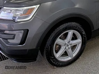 2017 Ford Explorer XLT z VIN 1FM5K8D89HGD08040, wystawiony jako IAAI lot #42516623 z przebiegiem 50 937 mil mil oraz . Historia ofert i sprzedaży dostępna na DreamBid. Obrazek 2.