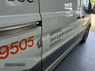 2016 Ford Transit Cargo z VIN 1FTYE1YM4GKB13059, wystawiony jako IAAI lot #42626529 z przebiegiem 260 756 mil mil oraz . Historia ofert i sprzedaży dostępna na DreamBid. Obrazek 35.