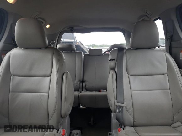 2015 Toyota Sienna XLE z VIN 5TDYK3DC1FS574647, wystawiony jako Copart lot #64163905 z przebiegiem 144 403 mil mil oraz Szkoda całkowita • Salvage title. Historia ofert i sprzedaży dostępna na DreamBid. Obrazek 10.