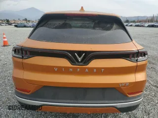 2023 VinFast VF 8 Eco z VIN RLLV1AEB5PH001763, wystawiony jako Copart lot #86904094 z przebiegiem 3 696 mil mil oraz Szkoda całkowita • Salvage title. Historia ofert i sprzedaży dostępna na DreamBid. Obrazek 6.
