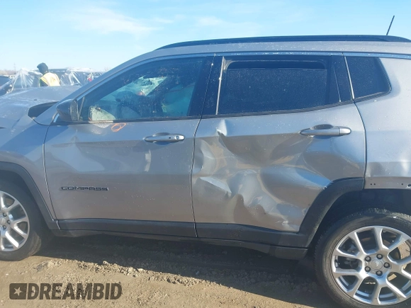 2023 Jeep Compass Latitude Lux z VIN 3C4NJDFN4PT530739, wystawiony jako IAAI lot #42038351 z przebiegiem 32 574 mil mil oraz . Historia ofert i sprzedaży dostępna na DreamBid. Obrazek 15.