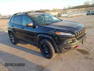 2016 Jeep Cherokee Trailhawk z VIN 1C4PJMBS8GW124154, wystawiony jako IAAI lot #41977735 z przebiegiem 134 191 mil mil oraz . Historia ofert i sprzedaży dostępna na DreamBid. Obrazek 1.