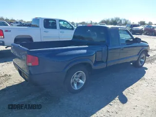 2002 GMC Sonoma SL Fleet with VIN 1GTCS19W128244099, listed as a IAAI auction lot 41090001 with 153,048 mi miles. Bid and sale history available at carsss.com. Image 4.