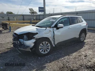 2024 Toyota Corolla Cross LE z VIN 7MUCAAAGXRV077180, wystawiony jako Copart lot #42803815 z przebiegiem 39 971 mil mil oraz Szkoda całkowita • Salvage title. Historia ofert i sprzedaży dostępna na DreamBid. Obrazek 1.