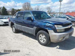 2004 Chevrolet Avalanche with VIN 3GNEC12TX4G202427, listed as a IAAI auction lot 42051096 with 152,774 mi miles. Bid and sale history available at carsss.com. Image 1.