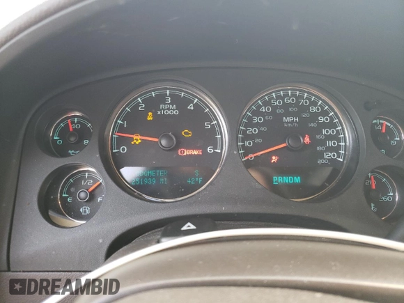 2014 GMC Yukon XL Denali with VIN 1GKS2MEF2ER171962, listed as a Copart auction lot 46996965 with 251,939 mi miles and Salvage Title. Bid and sale history available at carsss.com. Image 9.