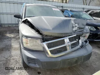 2008 Dodge Dakota Bighorn/Lonestar z VIN 1D7HE38K58S550926, wystawiony jako Copart lot #48440495 z przebiegiem Nie podano mil oraz Szkoda całkowita • Salvage title. Historia ofert i sprzedaży dostępna na DreamBid. Obrazek 5.