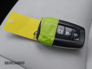 2017 Toyota Prius Plus z VIN JTDKARFP2H3033770, wystawiony jako IAAI lot #41554723 z przebiegiem 58 020 mil mil oraz . Historia ofert i sprzedaży dostępna na DreamBid. Obrazek 11.