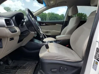 2017 Kia Sorento LX with VIN 5XYPGDA50HG235029, listed as a Copart auction lot 61143815 with 63,864 mi miles and Salvage title. Bid and sale history available at DreamBid. Image 7.