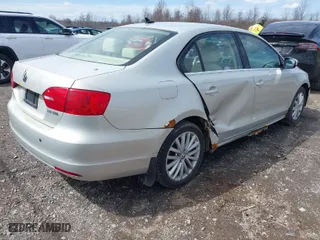 2011 Volkswagen Jetta Sedan SEL w/Sunroof PZEV with VIN 3VWLZ7AJ7BM112147, listed as a IAAI auction lot 41967599 with 196,665 mi miles. Bid and sale history available at carsss.com. Image 4.