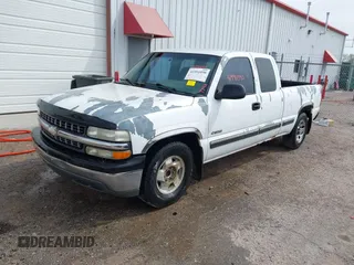 2001 Chevrolet Silverado 1500 LS with VIN 2GCEC19T911351401, listed as a IAAI auction lot 41991090 with 182,435 mi miles. Bid and sale history available at carsss.com. Image 2.