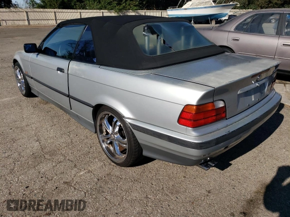 1995 BMW 3 Series 325iC with VIN WBABJ6322SJD39491, listed as a Copart auction lot 73133664 with 585,935 mi miles and Salvage Title. Bid and sale history available at carsss.com. Image 2.